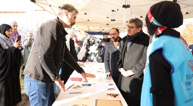 PAÜ’DE “GAZZE İÇİN HAYIR ÇARŞISI” KURULDU