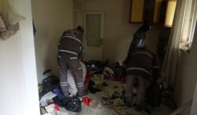 2 YILDA 2 KAMYON ÇÖP BİRİKTİRMİŞ