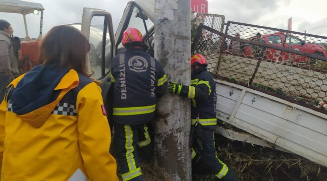YAĞIŞTA KONTROLDEN ÇIKAN KAMYONET ELEKTİK DİREĞİNE ÇARPTI: 1 ÖLÜ, 1 YARALI