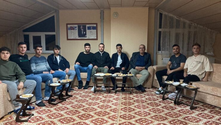 ÇAMELİ BELEDİYE BAŞKANI ARSLAN GENÇLERLE BULUŞTU