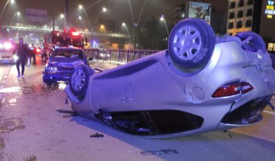 BARİYERE ÇARPAN OTOMOBİL TERS DÖNDÜ: 1 YARALI