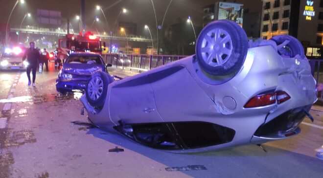 BARİYERE ÇARPAN OTOMOBİL TERS DÖNDÜ: 1 YARALI