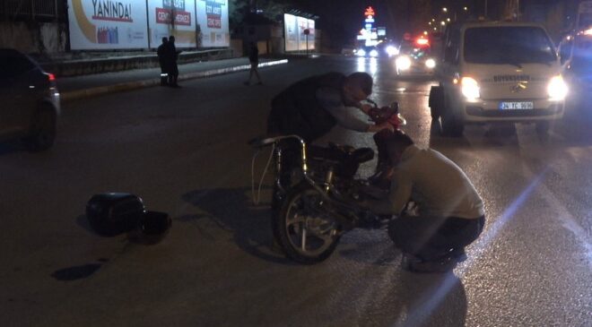 MOTOSİKLETE ÇARPAN SÜRÜCÜ OLAY YERİNDEN KAÇTI
