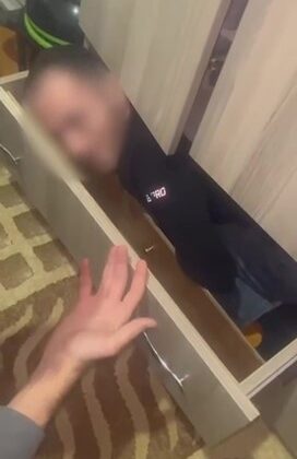 CEZAEVİ KORKUSUNDAN ÇEKMECEYE GİRDİ