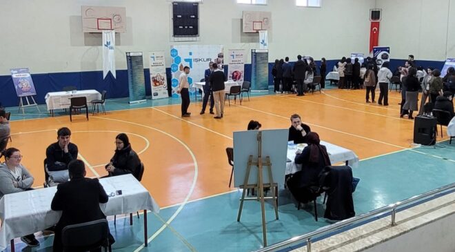 MESLEK TANITIM GÜNÜ ETKİNLİĞİ ÖĞRENCİLERİN YOĞUN İLGİSİ İLE YAPILDI
