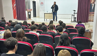 PAÜ’DE TURİZM SEKTÖRÜNE YÖNELİK KARİYER SÖYLEŞİSİ YAPILDI