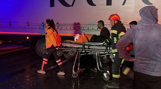 TIR İLE TRANSİT ÇARPIŞTI: 1 ÖLÜ, 3 YARALI