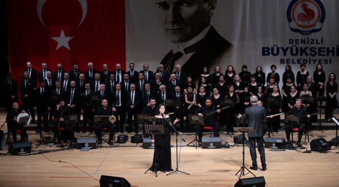 “İNSAN, TOPRAK VE GÖÇ” TEMALI KONSER İZLEYENLERİ BÜYÜLEDİ