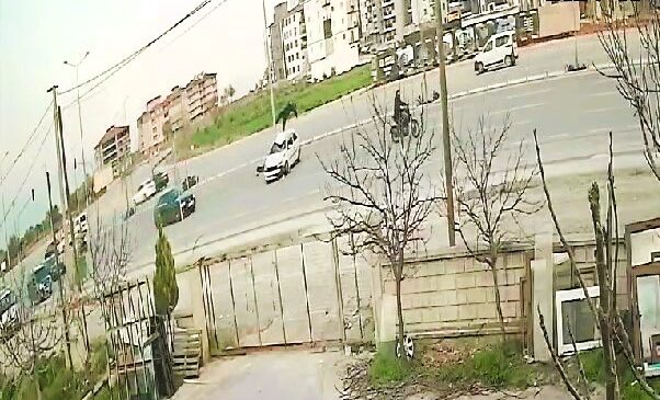 OTOMOBİLİN ÇARPTIĞI YAYA METRELERCE SAVRULUP FECİ ŞEKİLDE CAN VERDİ