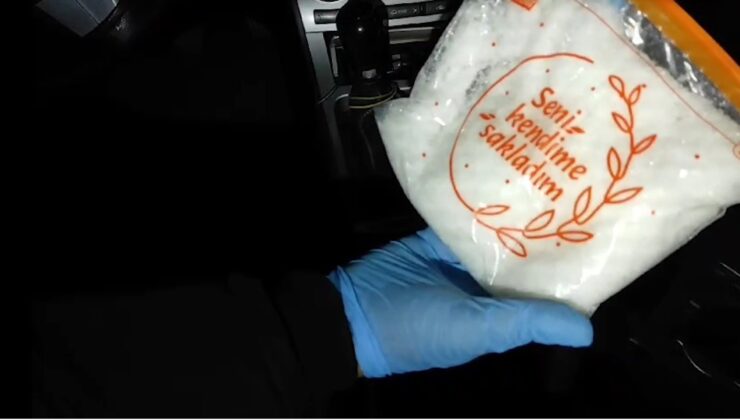 HEDİYE PAKETİNDEN YARIM KİLO SENTETİK UYUŞTURUCU ÇIKTI