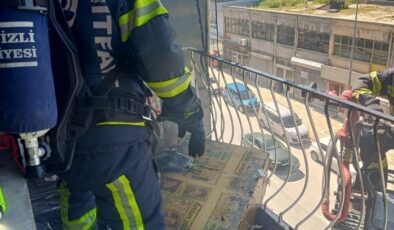 YANAN EVDE 4 KİŞİ MAHSUR KALDI