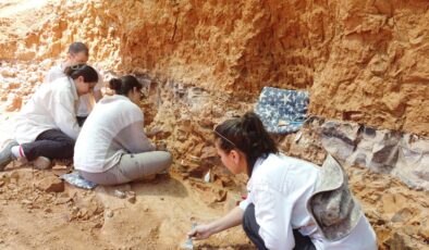 BEYAĞAÇ’TA TÜRKİYE’DE TEK ÖRNEK OLAN FİL DİŞİ FOSİLİ BULUNDU