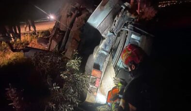 AYNI YÖNDE GİDEN İKİ ARAÇ ÇARPIŞTI: 2 YARALI