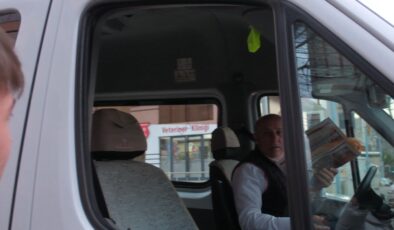 İFTAR ZAMANI TRAFİKTE KALANLARIN PİDESİ ERTEMUR’DAN