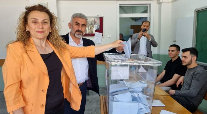 BERBEROĞLU, OYUNU EŞİYLE BİRLİKTE KULLANDI