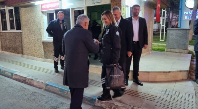 BAŞKAN ADAYI BERBEROĞLU, BELEDİYE ÇALIŞANLARINI KAPIDA KARŞILADI