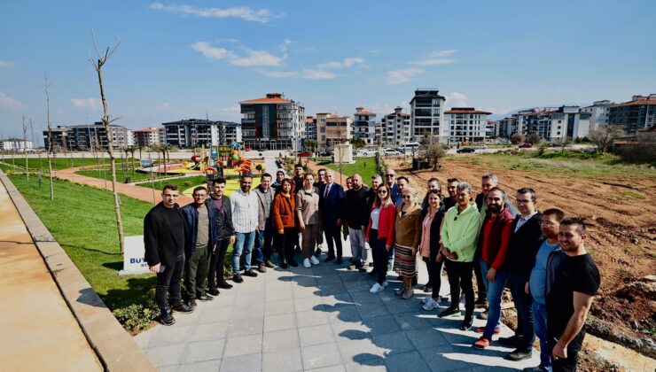 BÜYÜKŞEHİR’DEN YENİŞAFAK’A 3 PARK VE HALI SAHA