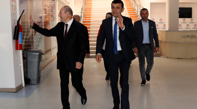 ÖNCE 25 BİN TL MAAŞ SÖZÜ VERDİ, SONRA BELEDİYE’YE GİTTİ