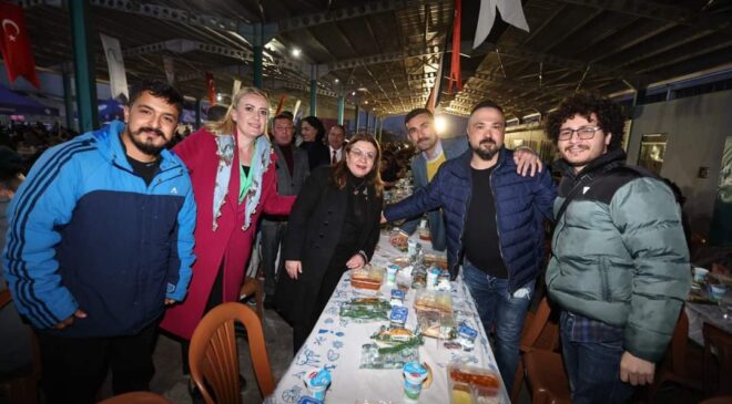 BİNLERCE VATANDAŞ SÜMER MAHALLESİ’NDEKİ İFTARDA ORUCUNU AÇTI