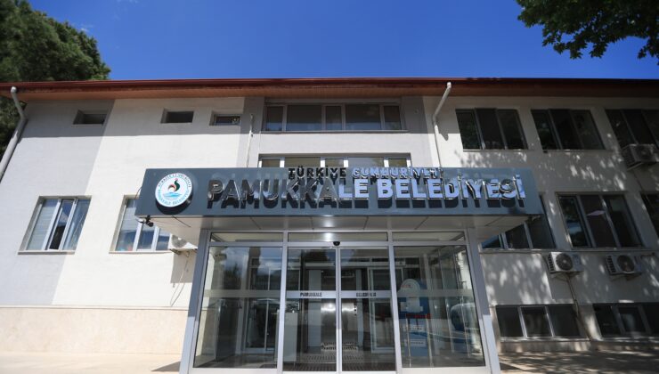 TÜRKİYE CUMHURİYETİ TABELASI PAMUKKALE BELEDİYESİ’NE ÇOK YAKIŞTI