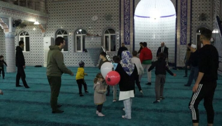 ÇOCUKLAR BU CAMİYE KOŞARAK GİDİYOR