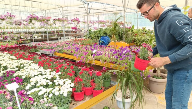 OTİZİMLİ ÇOCUKLAR 200 FARKLI TÜRDE ÇİÇEK YETİŞTİRİYOR