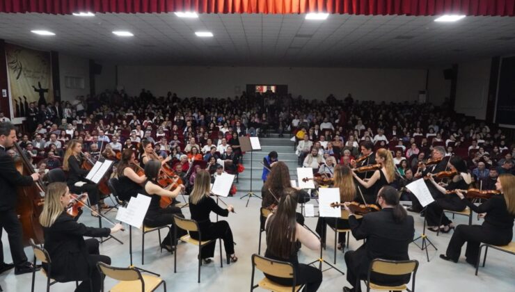 İZMİR SENFONİ ORKESTRASI ÇİVRİL’DE İLK KEZ KONSER VERDİ