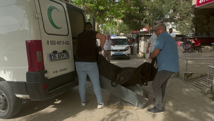 YALNIZ YAŞAYAN ADAM EVİNDE ÖLÜ BULUNDU