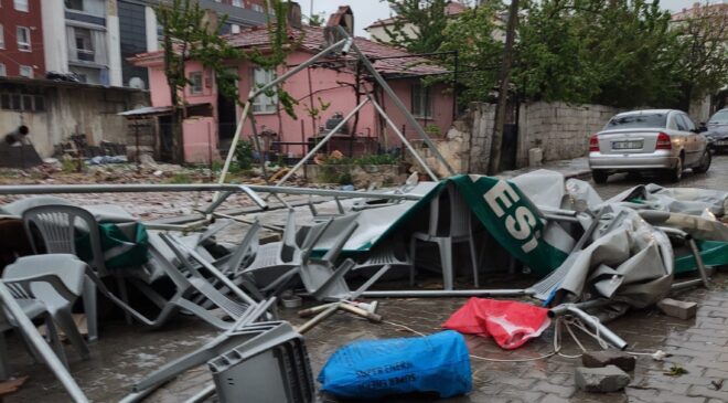 DENİZLİ’DE YAĞIŞ VE FIRTINA YAŞAMI OLUMSUZ ETKİLEDİ