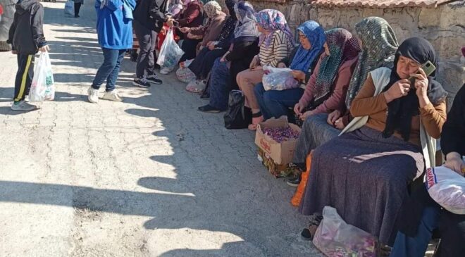 MUTLULUĞUN RESMİ ÇÖREK DERME GELENEĞİ