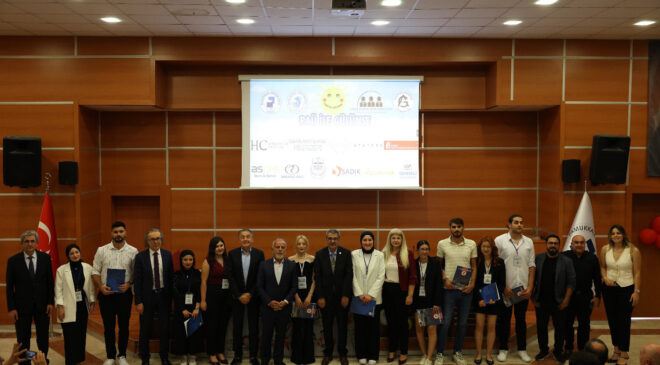 REKTÖR KUTLUHAN ‘PAÜ İLE GÜLÜMSE’ LANSMAN ETKİNLİĞİNE KATILDI