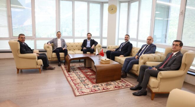 ÜNİVERSİTE-SANAYİ İŞ BİRLİĞİ KONUŞULDU
