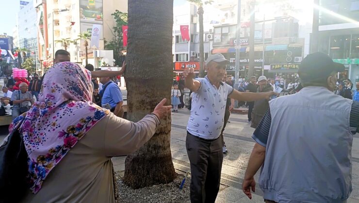 GÖREN GÖZLERİNE İNANAMADI, HEM OYNADI HEM PARA DAĞITTI