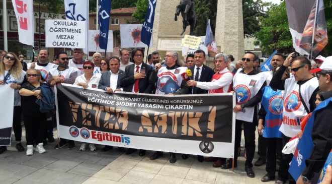 ÖĞRETMENLER “ŞİDDETE DUR” DEMEK İÇİN EYLEM YAPTI