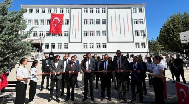 ÇİVRİL EMİNE ÖZCAN ANADOLU LİSESİ BİLİM FUARI DÜZENLEDİ