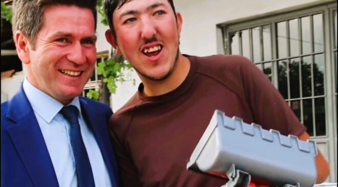 BAŞKAN TATIK İLE KENDİSİNDEN OYUNCAK İSTEYEN VELİ’NİN DİYALOGLARI YÜREKLERİ ISITTI