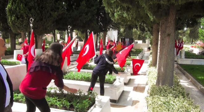 VATAN İÇİN CANINI VEREN ŞEHİTLERE ANLAMLI ZİYARET