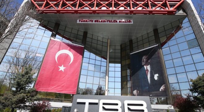 Türkiye Belediyeler Birliği ve İstanbul Büyükşehir Belediye Başkanı Ekrem İmamoğlu, kayyım atamalarına karşı yol haritasının belirlenmesi çerçevesinde Ankara’da temaslarda bulundu 