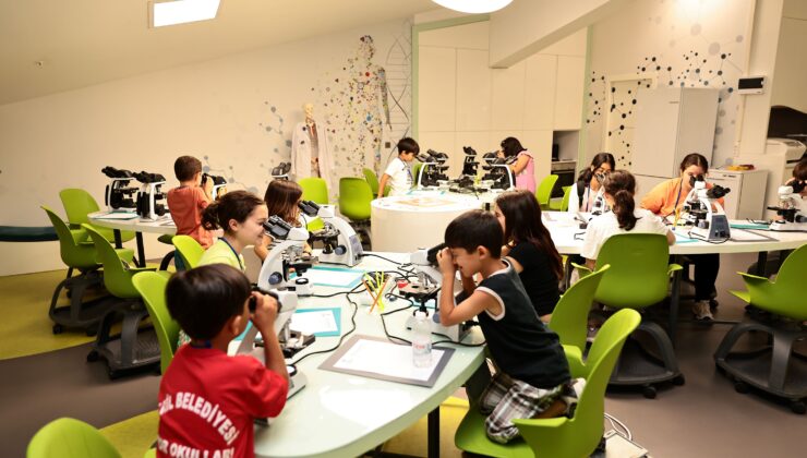 Denizli Büyükşehir Belediyesi, 11-15 Kasım tarihlerini ara tatil olması sebebiyle çocuklara özel “Denizli Bilim Merkezi Bilim Atölyeleri ara tatil programı” hazırladı. Hafta boyunca düzenlenecek programda çocuklar 6 ayrı bilim atölyesinde hem eğlenecek hem de öğrenecek.