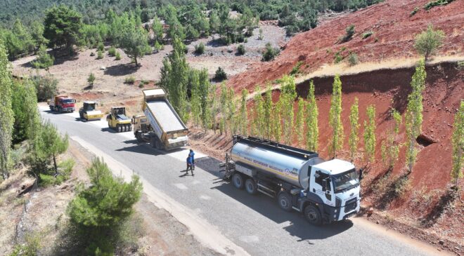 Büyükşehir çalışıyor, yollar yenileniyor