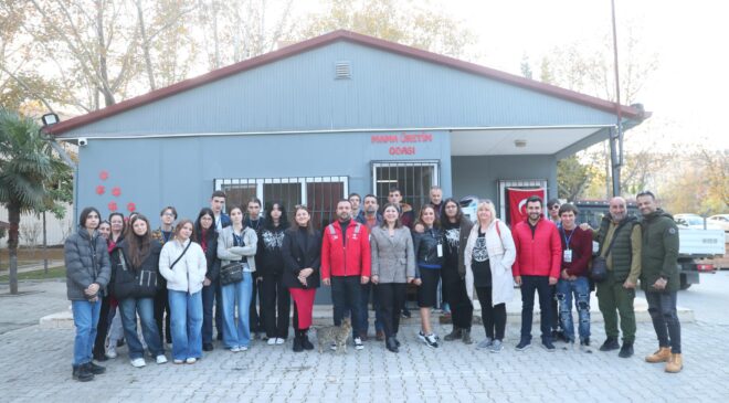 ERASMUS ÖĞRENCİLERİ MERKEZEFENDİ’NİN GERİ DÖNÜŞÜM TESİSLERİNİ GEZDİ 