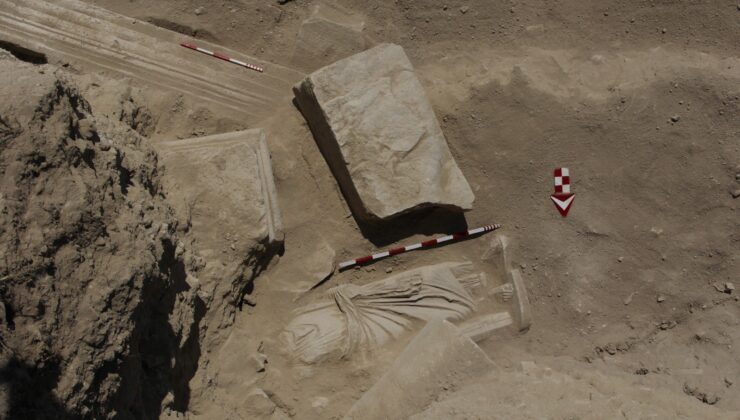 Kazı Çalışmaları PAÜ Tarafından Yürütülen Tripolis Antik Kenti’nde Antonius Philagrios’un Heykelinin Baş Kısmı Bulundu 