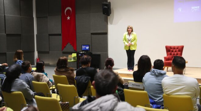 SİHİRLİ AĞAÇ KİTABININ YAZARI MİNİK OKUYUCULARI İLE BULUŞTU