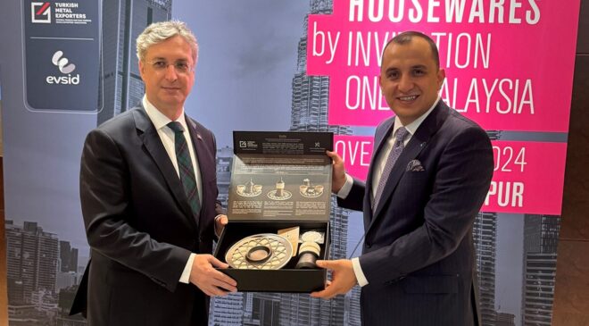 ‘İhracatçı gövdesini taşın altına koyuyor, bu zor günler de geçecek’