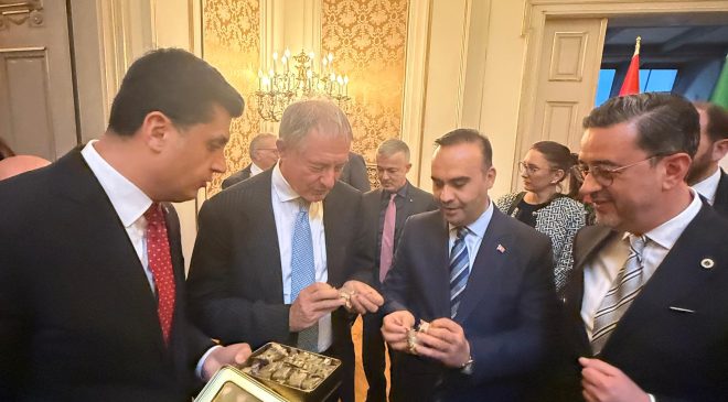 BAŞKAN KASAPOĞLU TARİHİ VENEDİK SARAYI’NDA