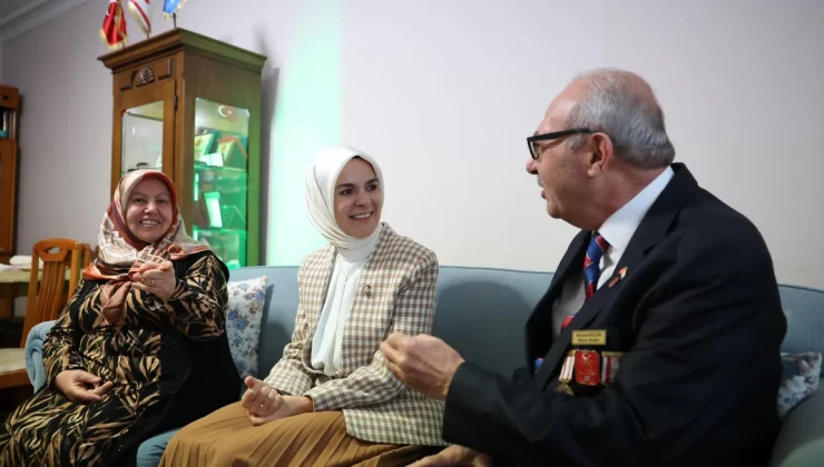 Bakan Göktaş’tan evliliklerinin 50. yılını kutlayan Küçük çiftine sürpriz ziyaret