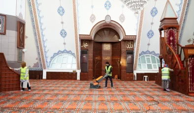 KADIKÖY’DEKİ İBADETHANELERDE RAMAZAN AYI TEMİZLİĞİ