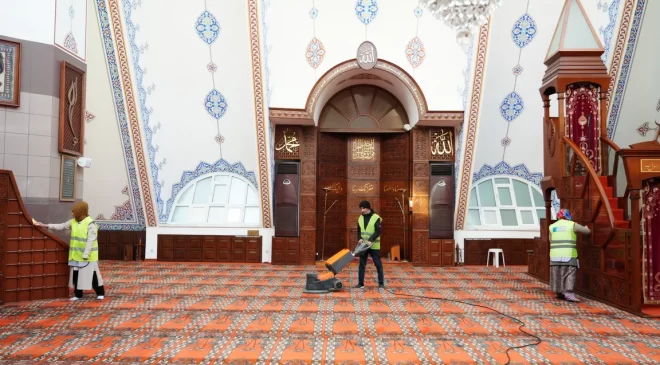KADIKÖY’DEKİ İBADETHANELERDE RAMAZAN AYI TEMİZLİĞİ