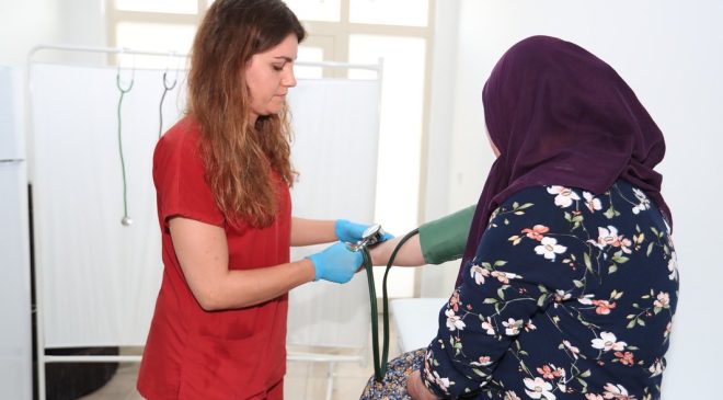 ‘SAĞLIK KABİNİ’ MERKEZEFENDİLİLERE ÜCRETSİZ SAĞLIK HİZMETİSUNUYOR