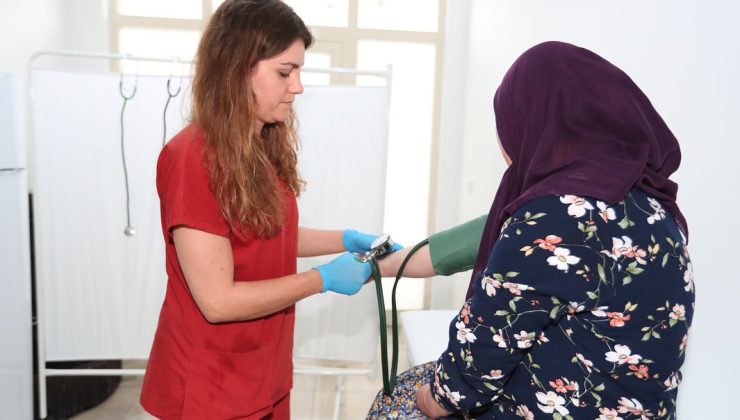 ‘SAĞLIK KABİNİ’ MERKEZEFENDİLİLERE ÜCRETSİZ SAĞLIK HİZMETİSUNUYOR